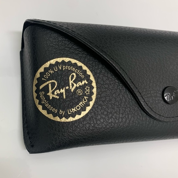 Ray Ban | Aviator Sunglasses Case in Pebbled Black with Cleaning Cloth - Picture 4 of 9